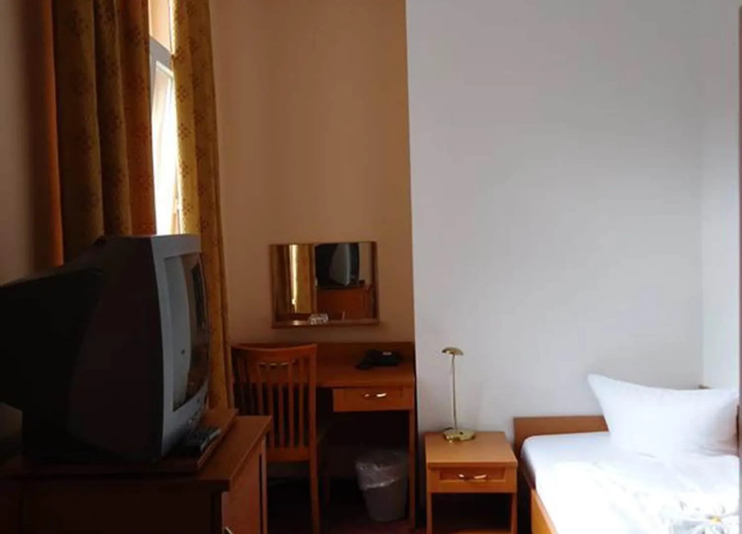 Hotel Aster An Der Messe Berlín 3*,