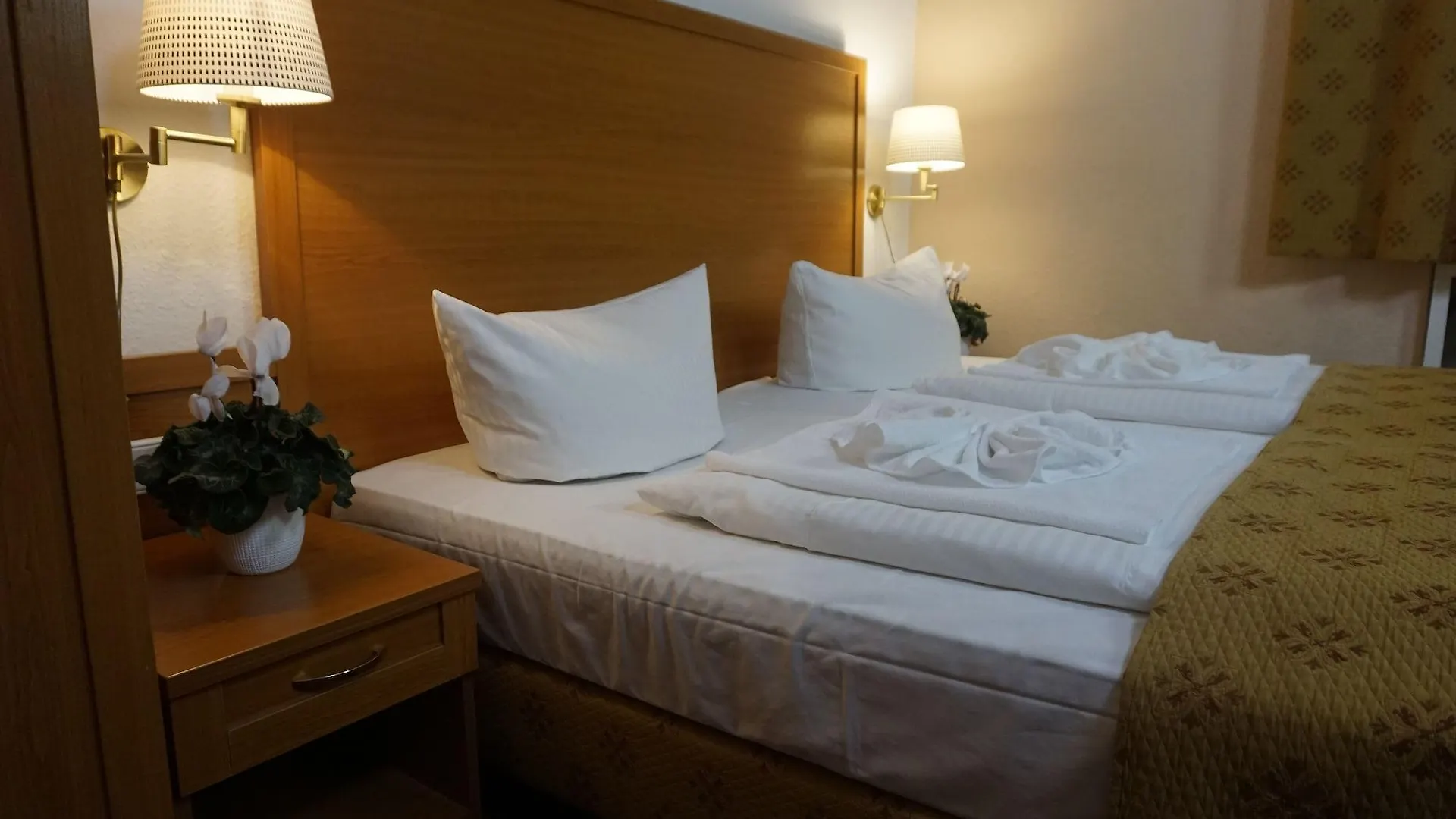 Hotel Aster An Der Messe Berlín 3*,