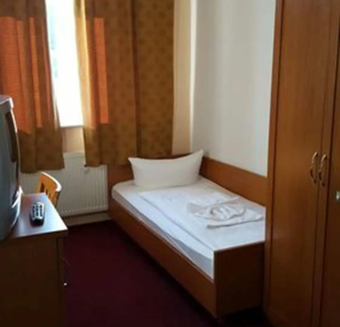 Hotel Aster An Der Messe Берлин
