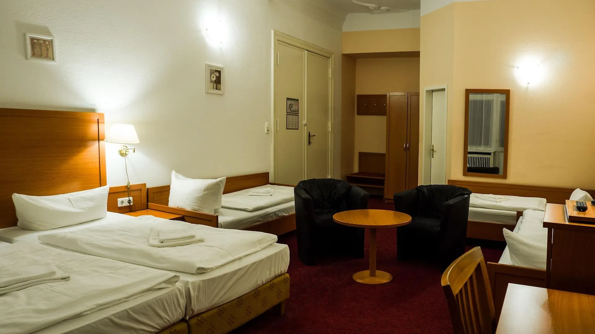 Hotel Aster An Der Messe Берлин