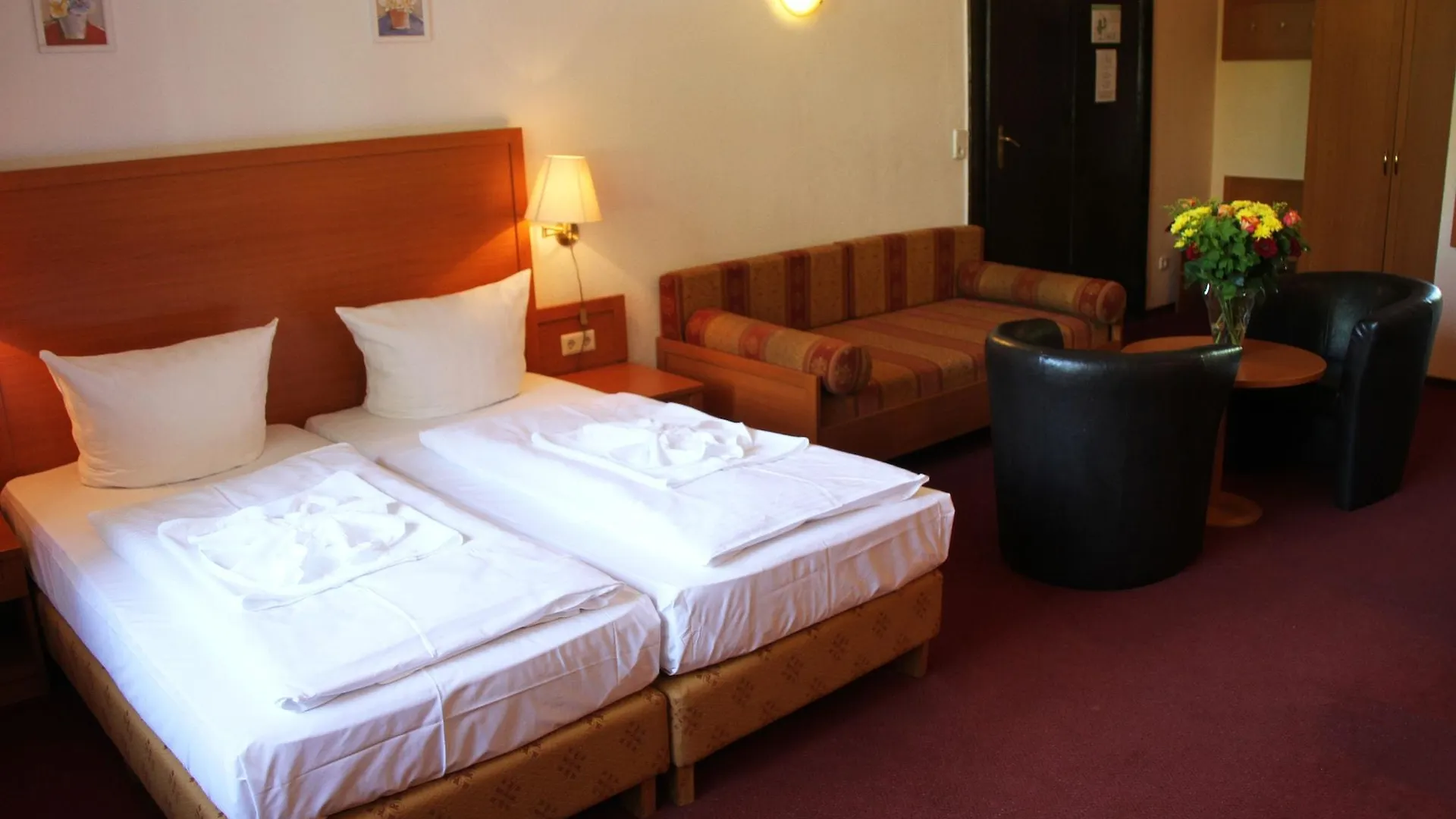 Hotel Aster An Der Messe Берлин
